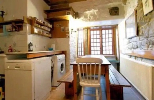 Airth House | The Tower at Plane Castle-Sleeps 4-Pets Ok-Parking