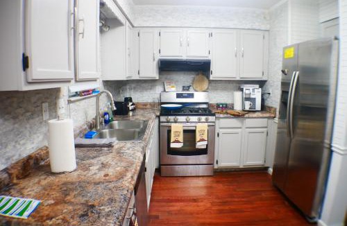 Smyrna House | The Trace Elegant Eclectic Home with patio in Smyrna Ga