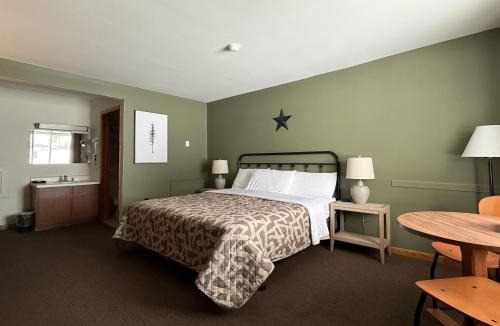 Newberry Hotel | The Trail Inn - Newberry, MI - Formerly Knollwood Inn - 13467 M-28