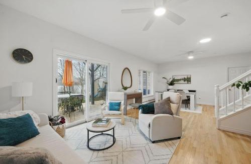 Fall River House | The Tranquil lake-house at Fletchers Lake