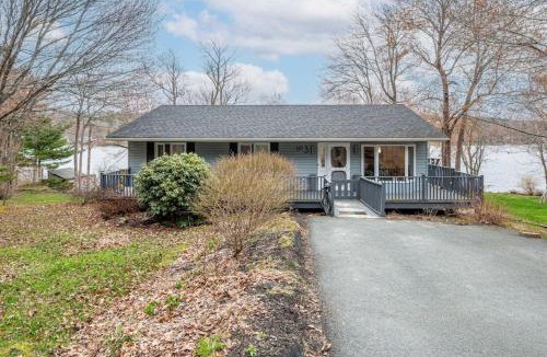 Fall River House | The Tranquil lake-house at Fletchers Lake