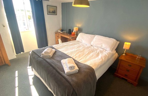 Stratton Bed & Breakfast | The Tree Inn