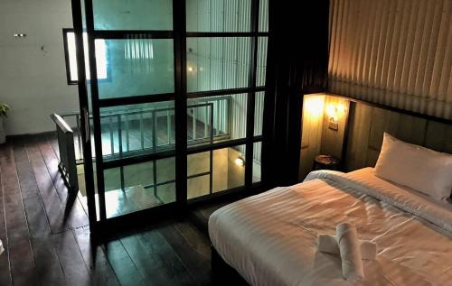 Trang Hostel | THE TREE Sleep and Space