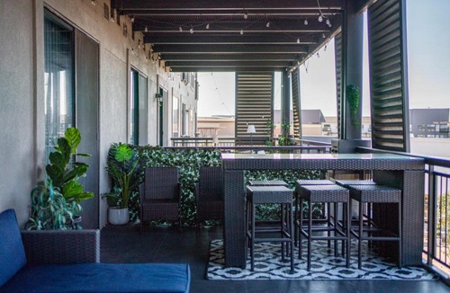 North Burnet Apartment | The Treehouse Spacious & Fun 2BR Retreat in the Heart of the Domain
