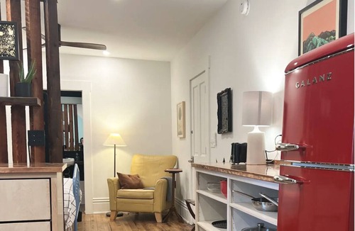 Thomas Apartment | "The Tribute" a flat from Creature and Bloom