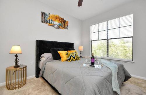 Braeswood Place Apartment | The Turquoise Suite