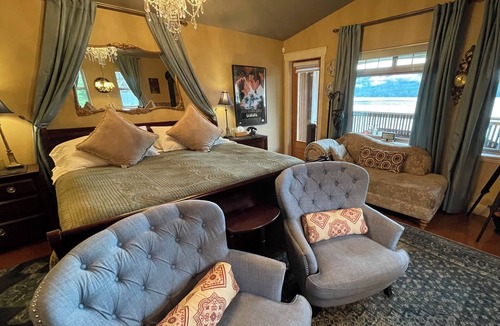 Tuwanek Bed & Breakfast | The Tuwanek Hotel and Spa