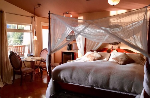 Tuwanek Bed & Breakfast | The Tuwanek Hotel and Spa