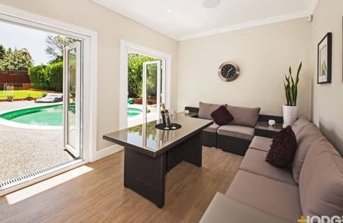 Hampton House | The ultimate Bayside lifestyle entertainer with adaptable accommodation.
