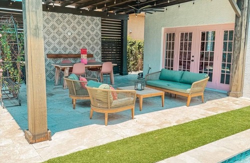 Country Walk House | The ultimate pink getaway for bachelorette parties and girls’ trips!