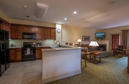 Hunter Hotel | The ultimate resort experience. Pool, hot tub, sauna, steam room, exercise room.