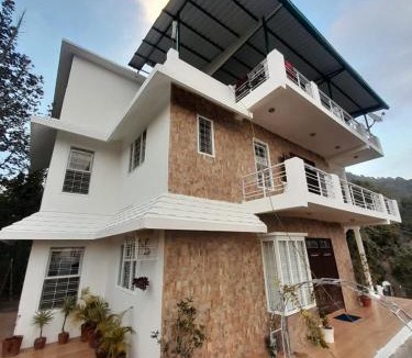 Lansdowne House | The Umri Lansdowne