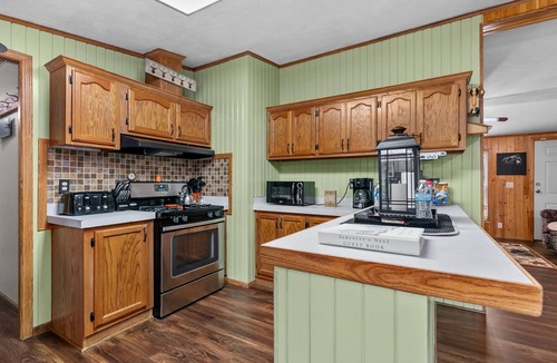 Crivitz Cabin | The Un-Rustic Woods Escape - 3BR, AC, Wi-Fi