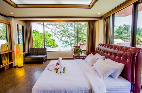 Bang Saphan Hotel | The Uncle Beach Resort