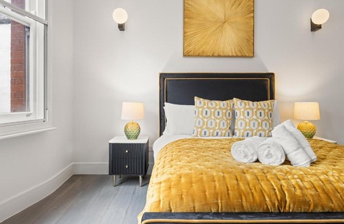 Chinatown Apartment | The Urban Atelier in Piccadilly-Soho