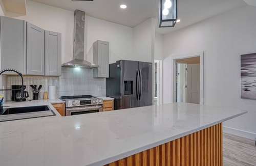 Dunean House | The Urban Oasis: 3 Bedrooms, 2 Baths, 100% Entertainment