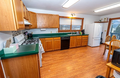 North Lake George House | The Valley Home (2-Bedroom) by RedAwning