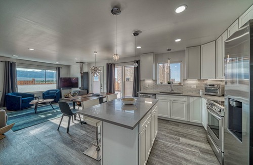 Moffat House | The Valley Vista! Includes 2 passes to Joyful Journey Hot Springs!
