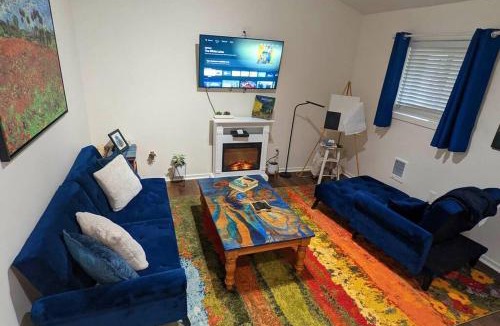 Highline Apartment | The Van Gogh Apartment - a cozy, creative retreat