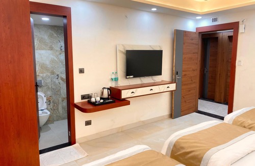 Haraiya Hotel | The Vatika Paradise