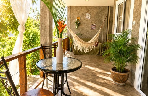 Hin Hong House | The Verandas
