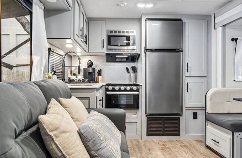 Martinez House | The Vibe -Modern Camper - Walk to Downtown