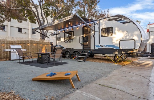 Martinez House | The Vibe -Modern Camper - Walk to Downtown