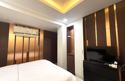 Ratchathewi Hostel | The Victory View - Hostel - Adults only