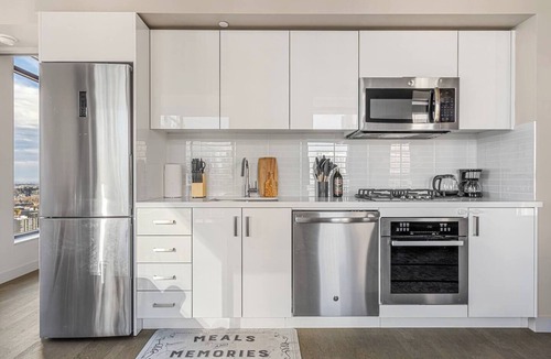 Connaught Apartment | The View - 2 BD Luxury Calgary Tower Views