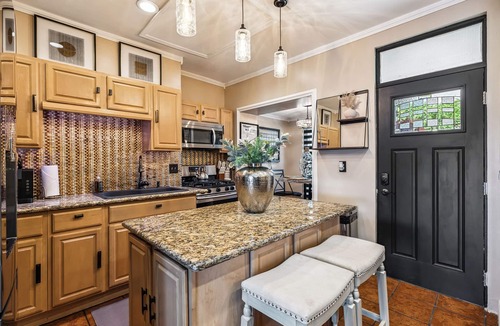 Pittsburgh House | The View 412