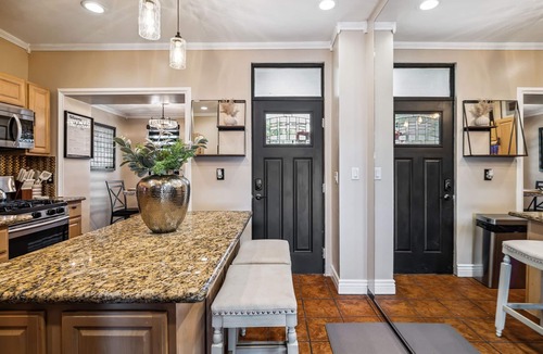 Pittsburgh House | The View 412