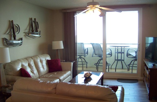 Hudson Condo | THE VIEW IS AMAZING!
