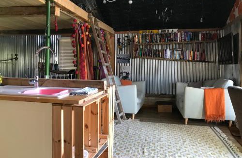 Haslemere Apartment | The Wackery