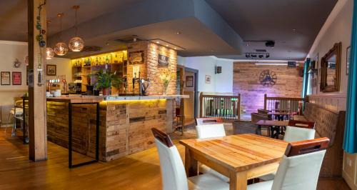 Blisworth Hotel | The Walnut Tree Inn