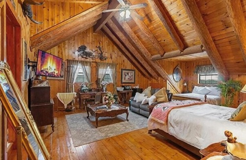 Mico Bed & Breakfast | The Walpole Cabin