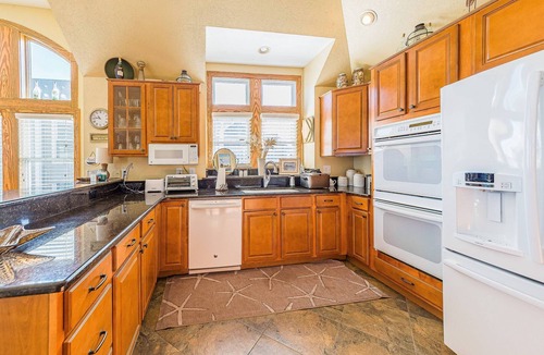 Colington House | The Watch Tower - KDH MP 6.5, Ocean View, 12 Yds to Beach, Pool, Hot Tub, Tiki Bar, Flex Stays