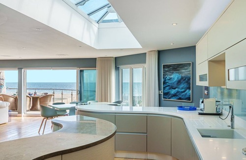 Wittering House | The Waterfront: Luxury Bracklesham Bay Beachfront Home – Sleeps 8