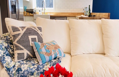 Alki House | The Waterfront Gray- Retreat on Alki Beach