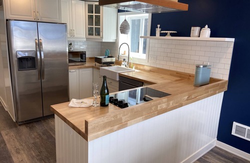 Alki House | The Waterfront Gray- Retreat on Alki Beach