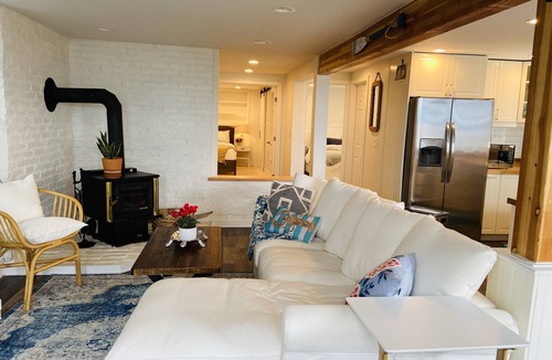 Alki House | The Waterfront Gray- Retreat on Alki Beach