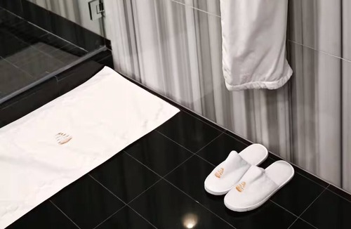 Foggy Bottom Hotel | The Watergate | Deluxe King Room | Along Potomac River Near Kennedy Center