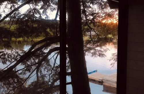Utterson House | The Water’s Edge * * Unique Muskoka Treehouse * *