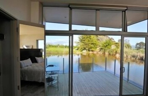 Tasman Bed & Breakfast | The Waters