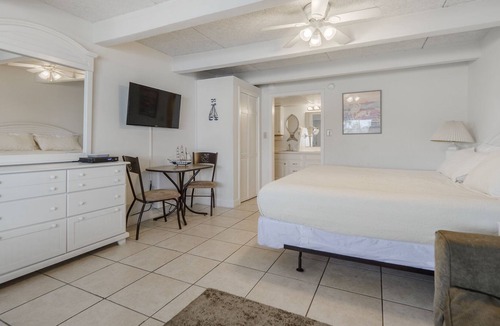 Airlie Condo | The Waterway 229: King + TSS Studio with complex pool