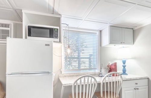 Airlie Condo | The Waterway 406: 1 Queen Bed Studio with complex pool