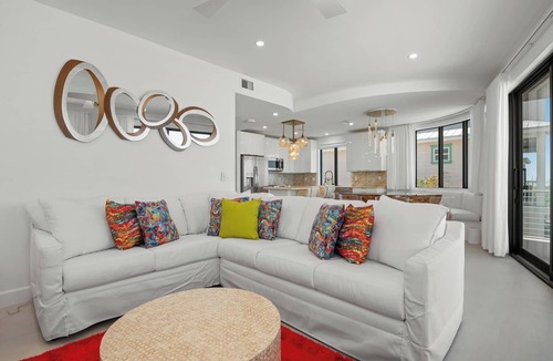 Ilexhurst House | The Wave by Beach Boutique Rentals