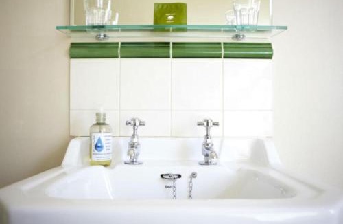 South Cliff Bed & Breakfast | The Waves