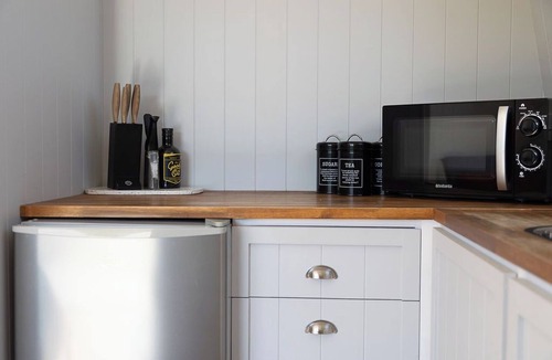 Hokitika Apartment | The Wee Snug - A Tiny Home with a Big Heart