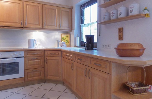 Dollendorf Apartment | The well-maintained apartment house consists of two vacation apartments. On the upper floor is DEI08