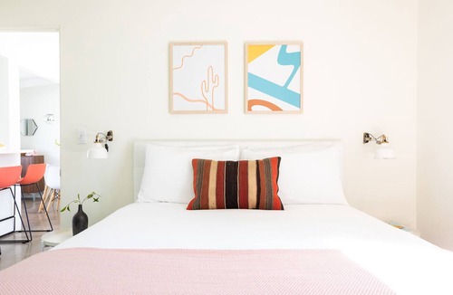 Tahquitz River Estates Hotel | The Wesley by AvantStay | Communal Pool + Hot Tub + Kitchenette | Walk to Dining